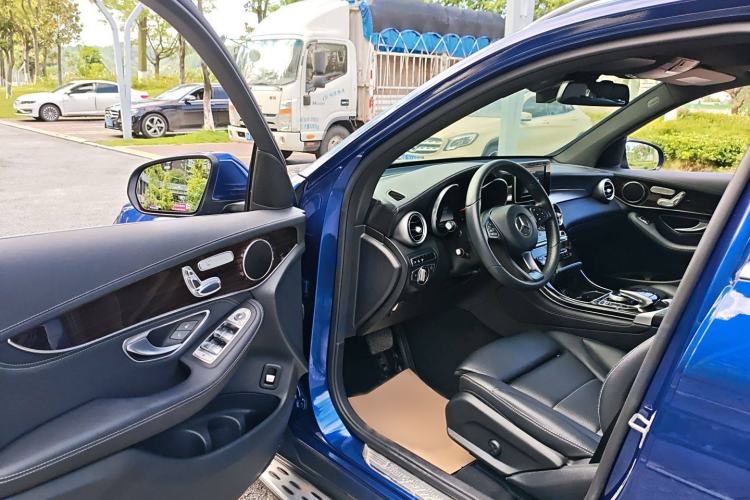 Used Mercedes-Benz GLC 2016 GLC 260 4MATIC Luxury Model Interior 2