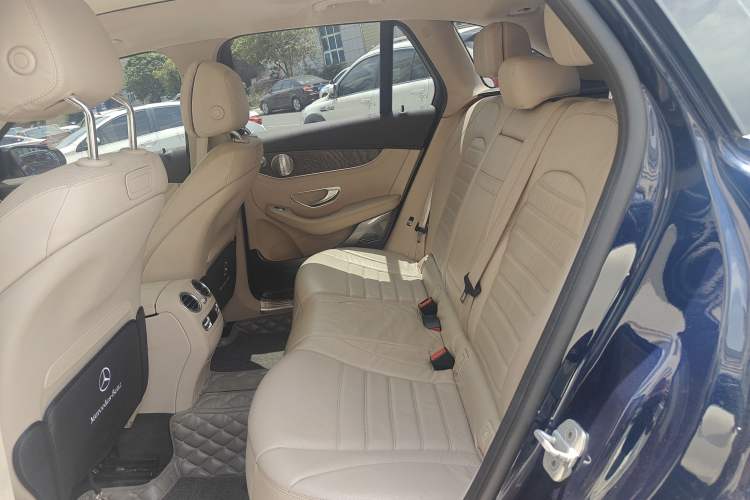 Used Mercedes-Benz GLC 2016 GLC 300 4MATIC Luxury Model Interior 2