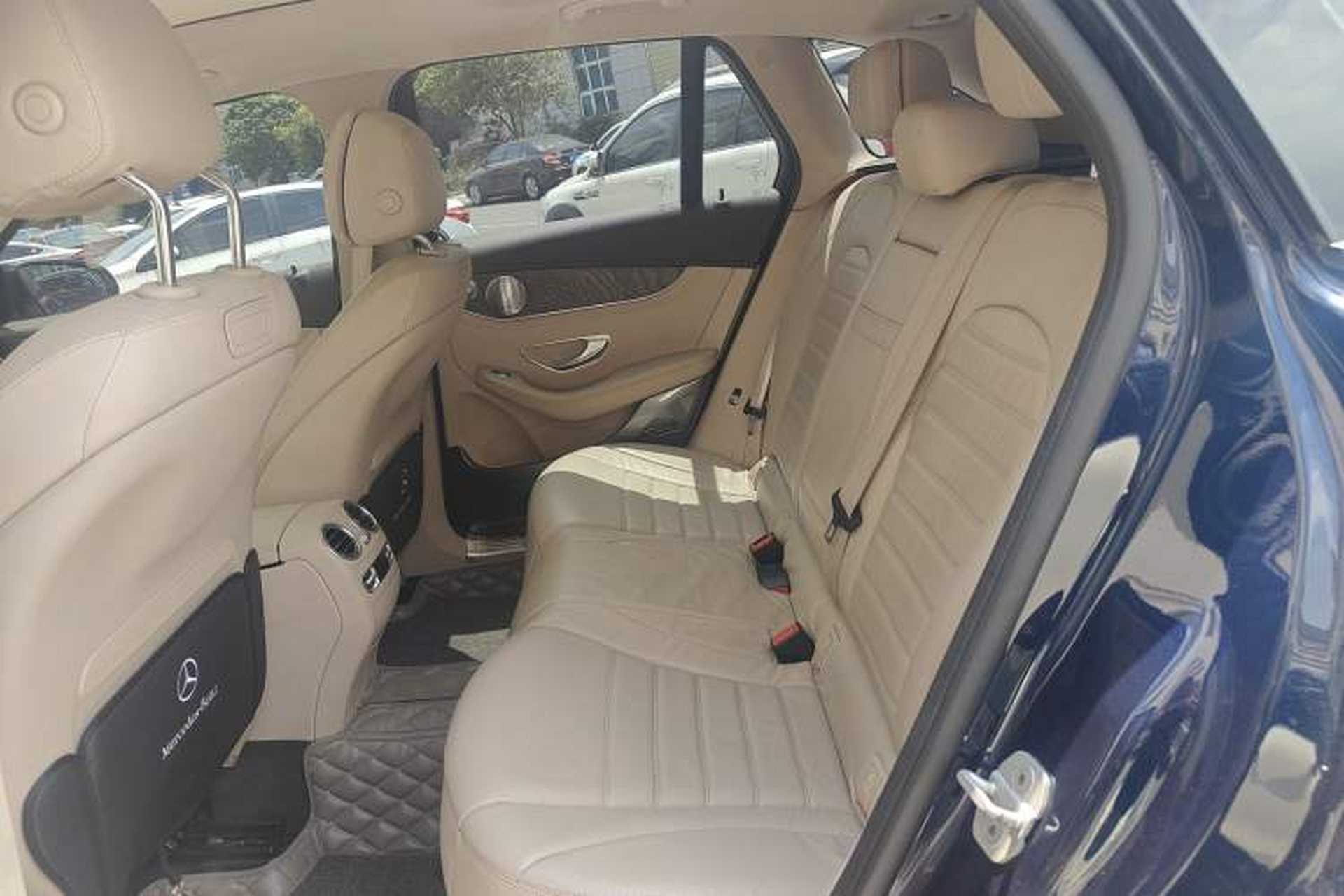 Used Mercedes-Benz GLC 2016 GLC 300 4MATIC Luxury Model Interior 2