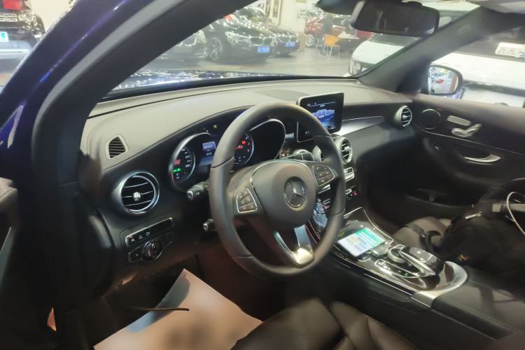 Used Mercedes-Benz GLC 2016 GLC 260 4MATIC Luxury Model Interior 2