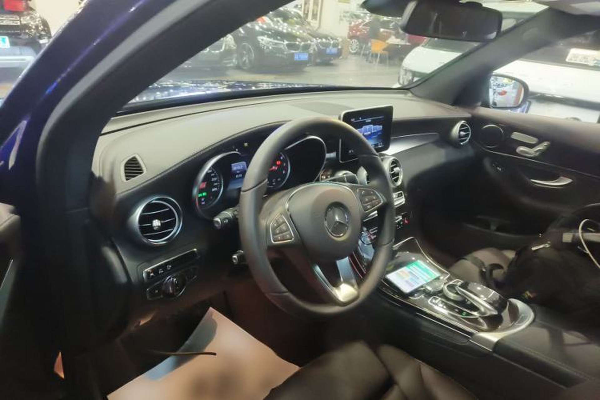 Used Mercedes-Benz GLC 2016 GLC 260 4MATIC Luxury Model Interior 2