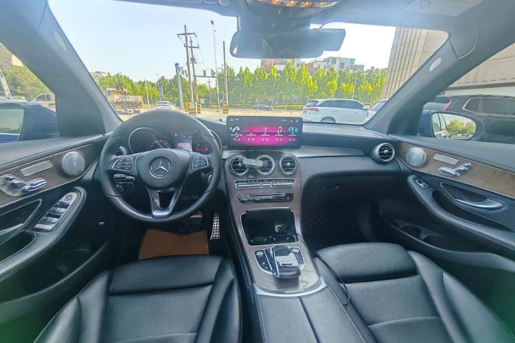 Used Mercedes-Benz GLC 2016 GLC 300 4MATIC Dynamic Model Interior 2