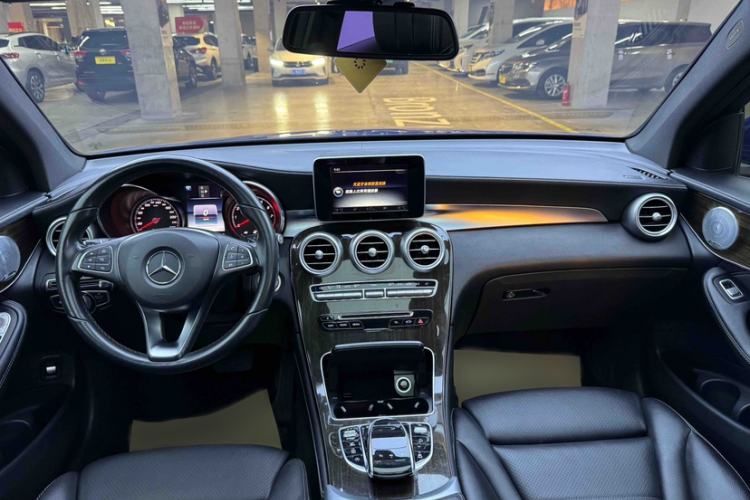 Used Mercedes-Benz GLC 2016 GLC 260 4MATIC Dynamic Edition Interior 3