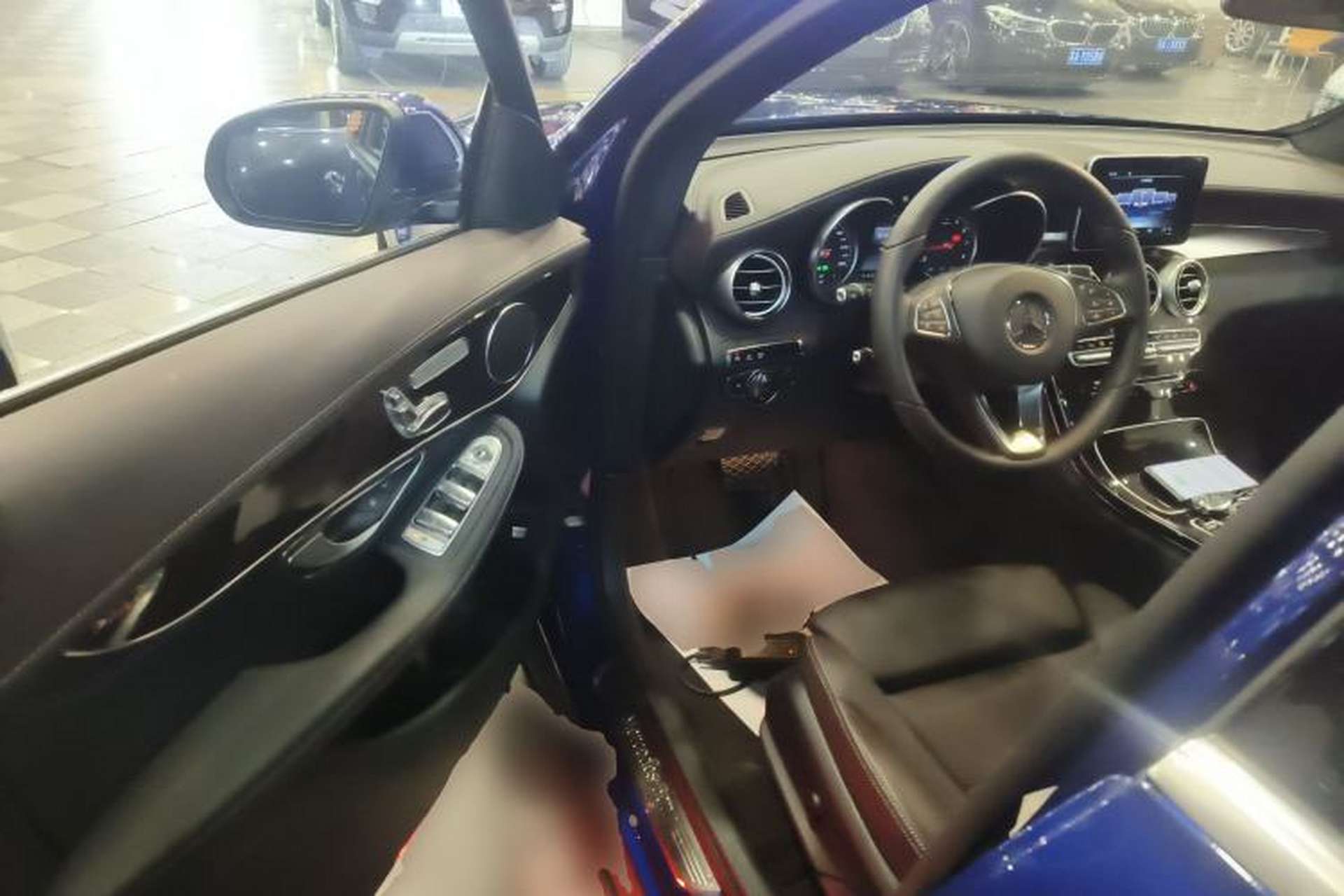 Used Mercedes-Benz GLC 2016 GLC 260 4MATIC Luxury Model Interior 3
