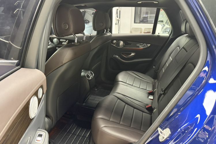 Used Mercedes-Benz GLC 2016 GLC 260 4MATIC Luxury Model Interior 3