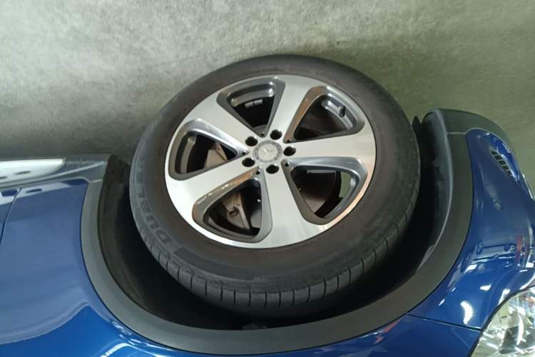 Used Mercedes-Benz GLC 2016 GLC 300 4MATIC Dynamic Model Left Front Wheel Hub