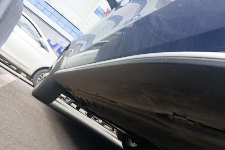 Used Mercedes-Benz GLC 2016 GLC 300 4MATIC Luxury Model Left Side Sill