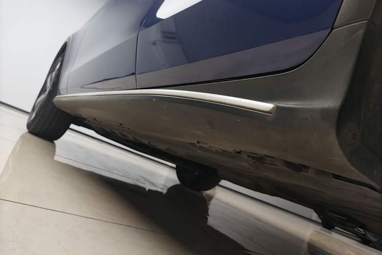 Used Mercedes-Benz GLC 2016 GLC 260 4MATIC Luxury Model Left Side Sill