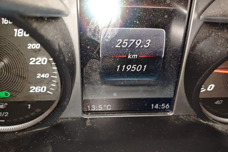Used Mercedes-Benz GLC 2016 GLC 260 4MATIC Dynamic Edition Odometer Close Up