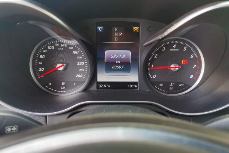 Used Mercedes-Benz GLC 2016 GLC 300 4MATIC Dynamic Model Odometer Close Up