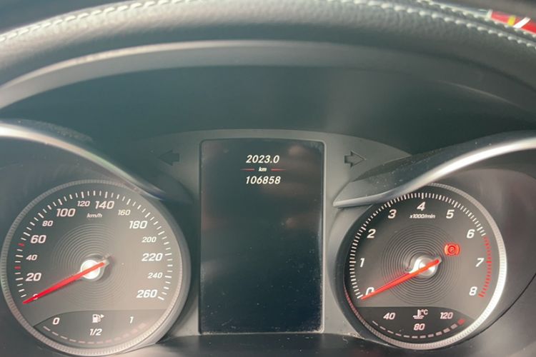 Used Mercedes-Benz GLC 2016 GLC 200 4MATIC Odometer Close Up