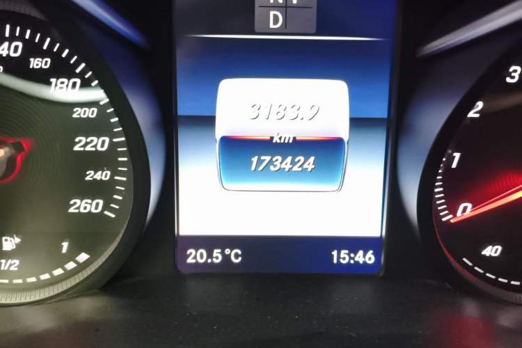 Used Mercedes-Benz GLC 2016 GLC 300 4MATIC Luxury Model Odometer Close Up