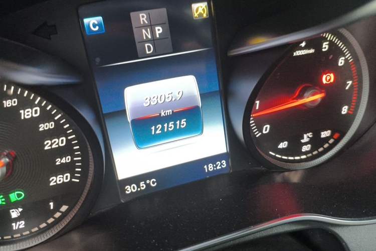 Used Mercedes-Benz GLC 2016 GLC 200 4MATIC Odometer Close Up