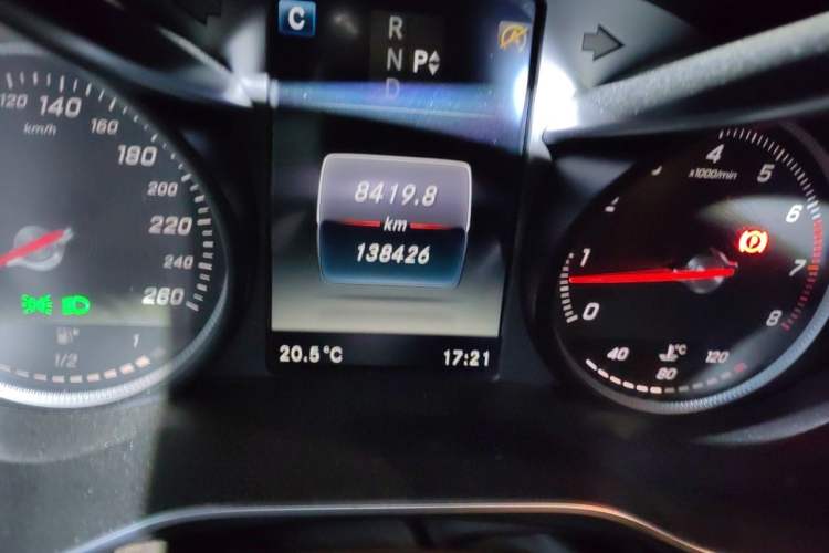 Used Mercedes-Benz GLC 2016 GLC 260 4MATIC Dynamic Edition Odometer Close Up