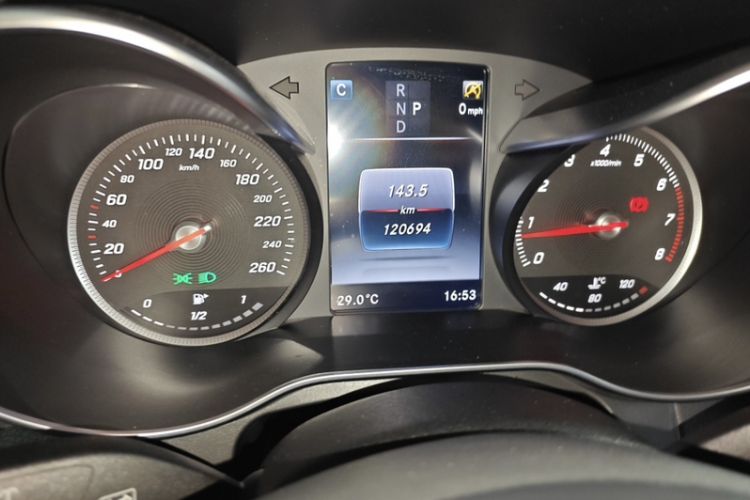 Used Mercedes-Benz GLC 2016 GLC 260 4MATIC Luxury Model Odometer Close Up
