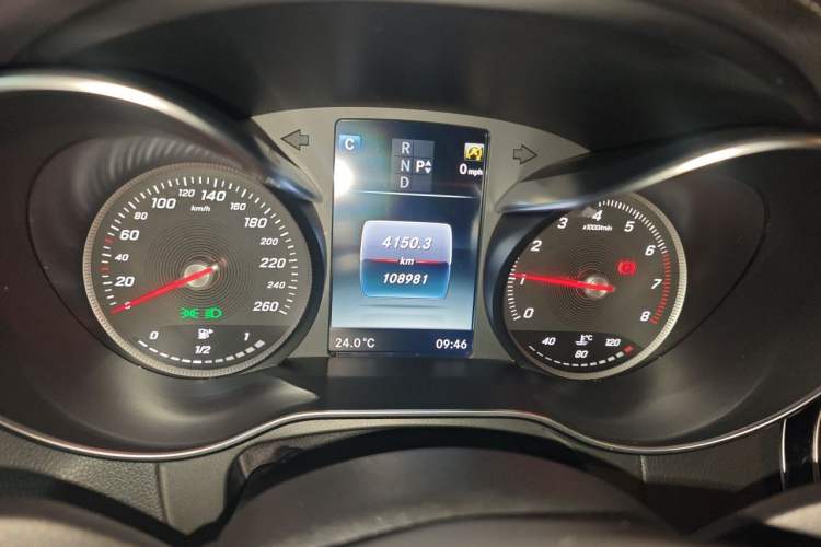 Used Mercedes-Benz GLC 2016 GLC 260 4MATIC Luxury Model Odometer Close Up