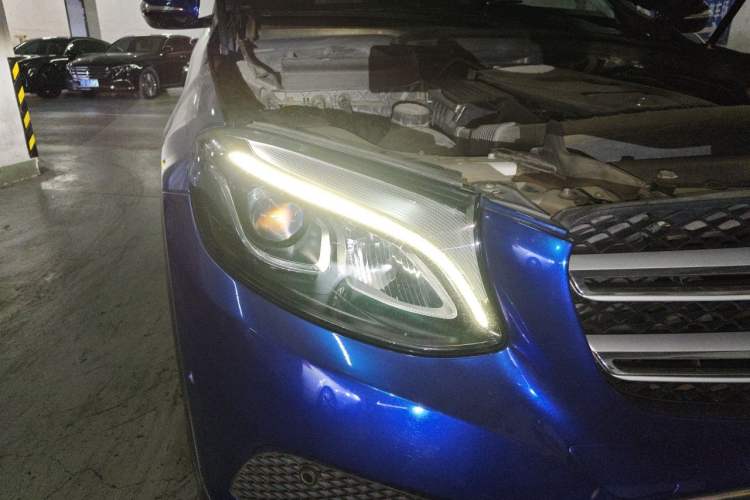 Used Mercedes-Benz GLC 2016 GLC 260 4MATIC Luxury Model Right Front Headlight