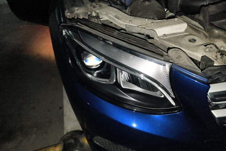Used Mercedes-Benz GLC 2016 GLC 260 4MATIC Luxury Model Right Front Headlight