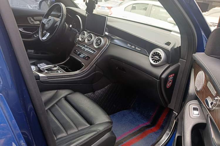Used Mercedes-Benz GLC 2016 GLC 300 4MATIC Luxury Model Right Front Seat