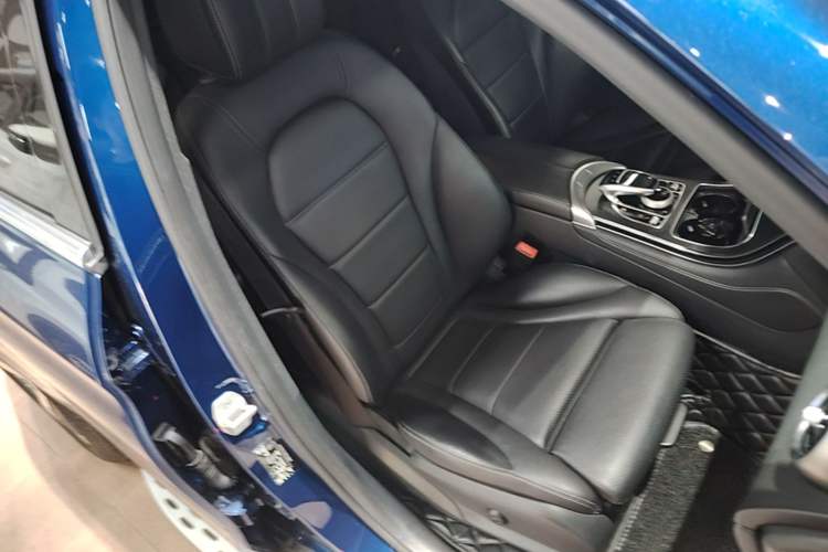 Used Mercedes-Benz GLC 2016 GLC 260 4MATIC Luxury Model Right Front Seat