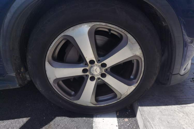 Used Mercedes-Benz GLC 2016 GLC 300 4MATIC Dynamic Model Right Front Wheel Hub