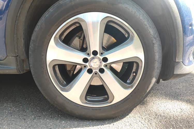 Used Mercedes-Benz GLC 2016 GLC 300 4MATIC Dynamic Model Right Front Wheel Hub