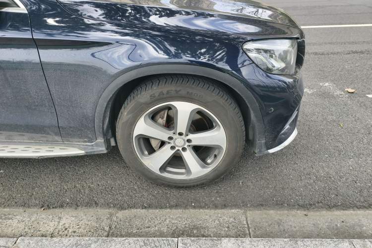 Used Mercedes-Benz GLC 2016 GLC 260 4MATIC Luxury Model Right Front Wheel Hub