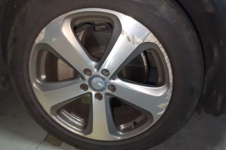 Used Mercedes-Benz GLC 2016 GLC 260 4MATIC Luxury Model Right Front Wheel Hub