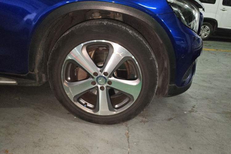 Used Mercedes-Benz GLC 2016 GLC 260 4MATIC Luxury Model Right Front Wheel Hub