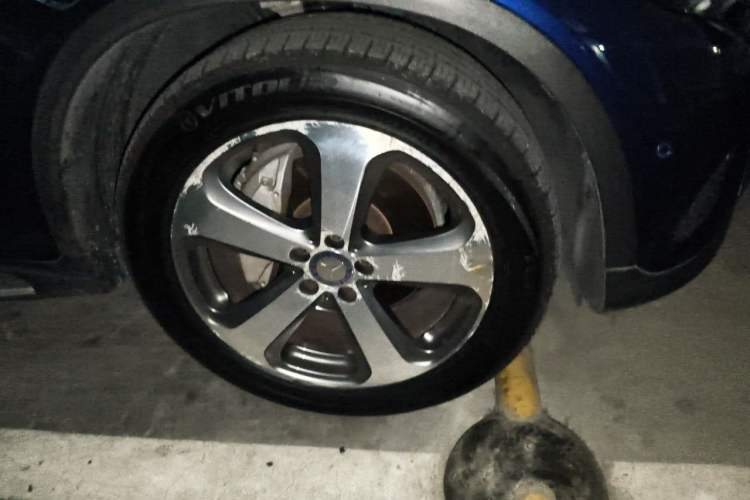 Used Mercedes-Benz GLC 2016 GLC 260 4MATIC Luxury Model Right Front Wheel Hub