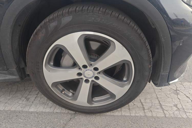 Used Mercedes-Benz GLC 2016 GLC 260 4MATIC Luxury Model Right Front Wheel Hub