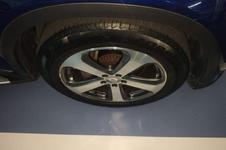 Used Mercedes-Benz GLC 2016 GLC 260 4MATIC Luxury Model Right Front Wheel Hub