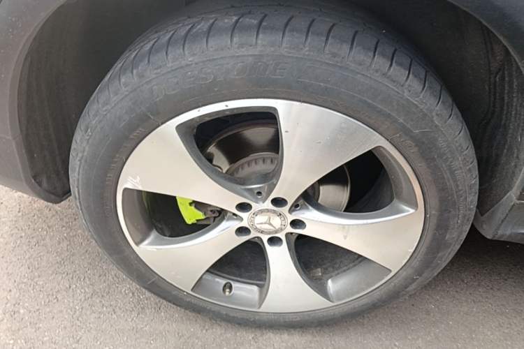 Used Mercedes-Benz GLC 2016 GLC 300 4MATIC Luxury Model Right Rear Wheel Hub