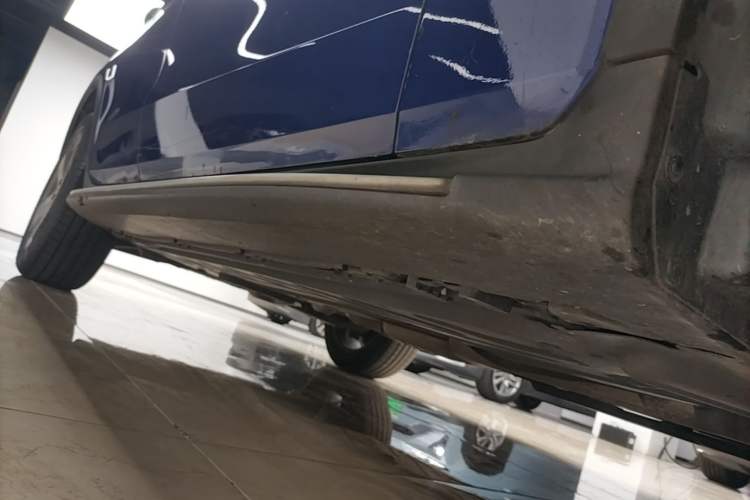 Used Mercedes-Benz GLC 2016 GLC 260 4MATIC Luxury Model Right Side Sill