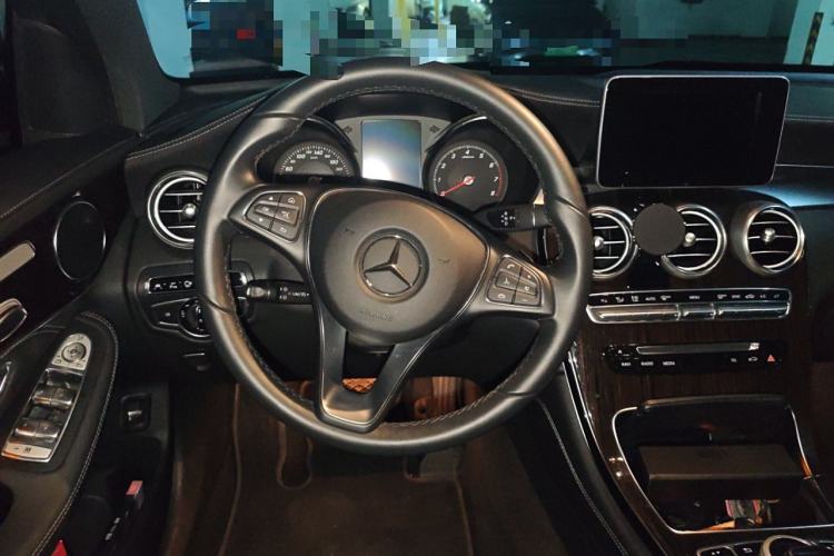 Used Mercedes-Benz GLC 2016 GLC 260 4MATIC Luxury Model Steering Wheel