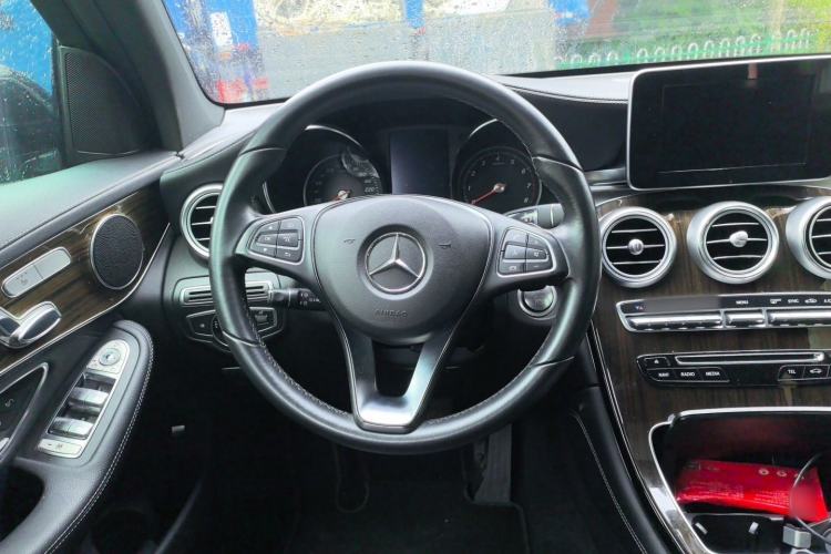 Used Mercedes-Benz GLC 2016 GLC 260 4MATIC Dynamic Edition Steering Wheel