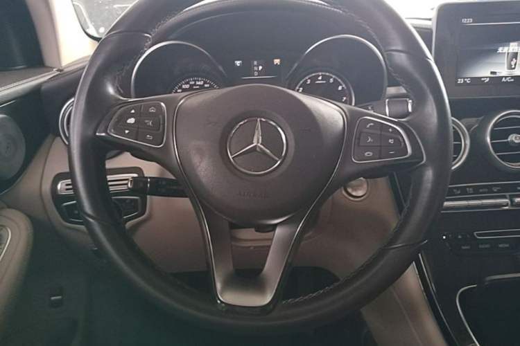 Used Mercedes-Benz GLC 2016 GLC 260 4MATIC Dynamic Edition Steering Wheel