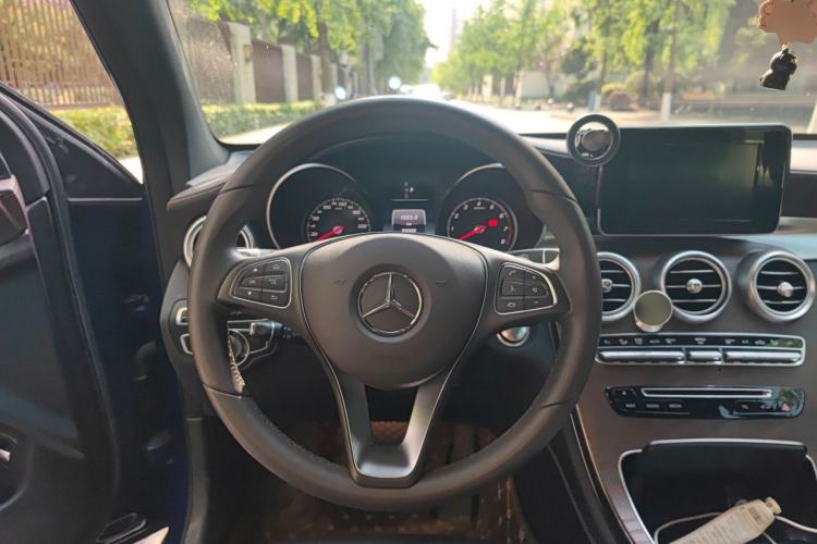 Used Mercedes-Benz GLC 2016 GLC 300 4MATIC Dynamic Model Steering Wheel