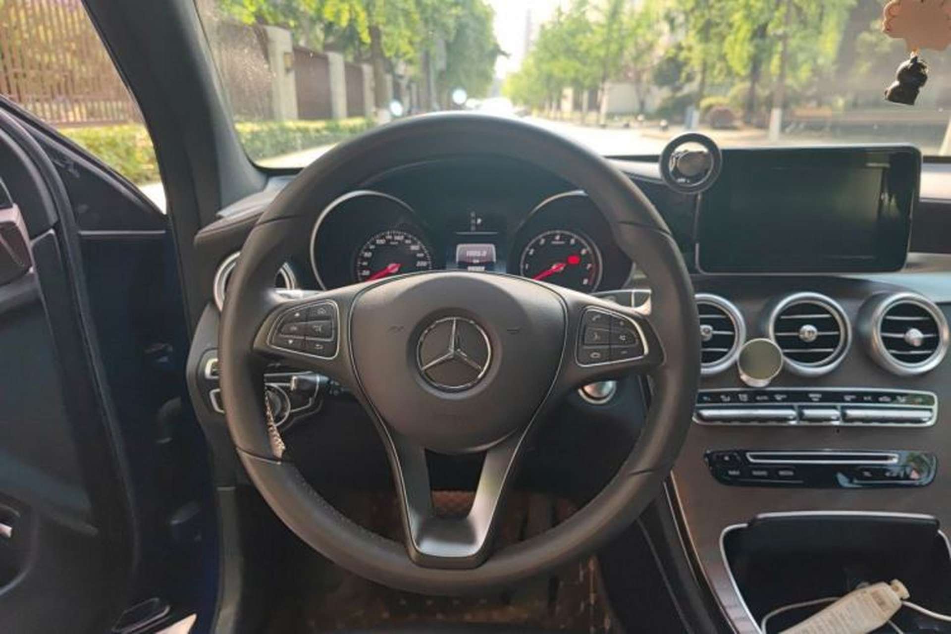 Used Mercedes-Benz GLC 2016 GLC 300 4MATIC Dynamic Model Steering Wheel
