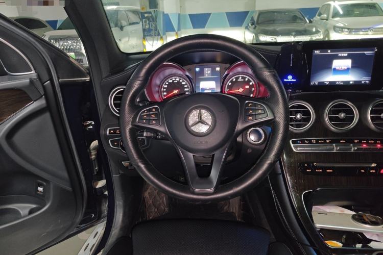 Used Mercedes-Benz GLC 2016 GLC 260 4MATIC Luxury Model Steering Wheel