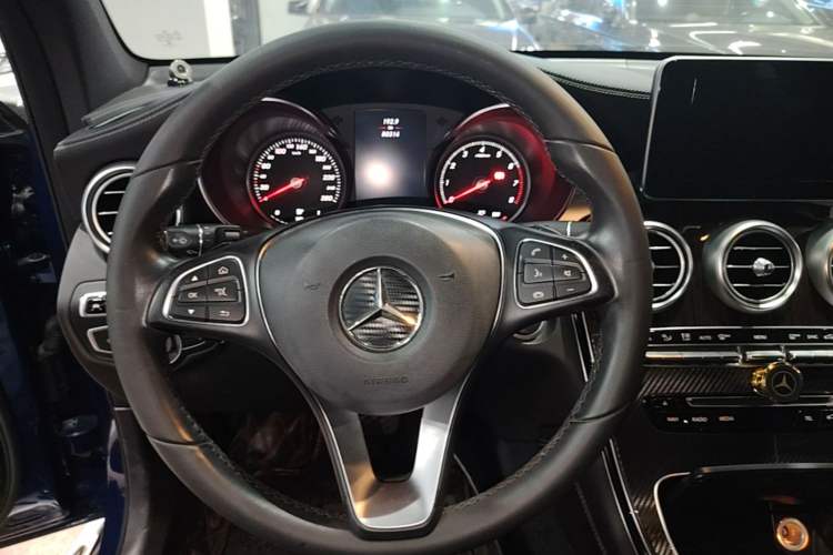 Used Mercedes-Benz GLC 2016 GLC 260 4MATIC Luxury Model Steering Wheel