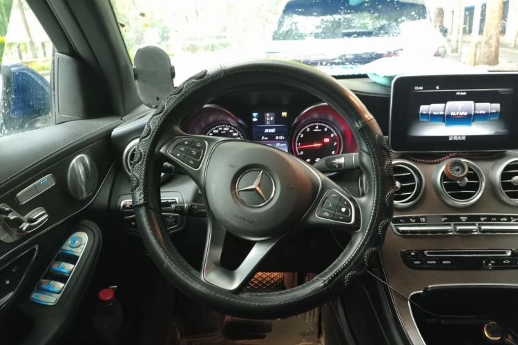 Used Mercedes-Benz GLC 2016 GLC 300 4MATIC Luxury Model Steering Wheel