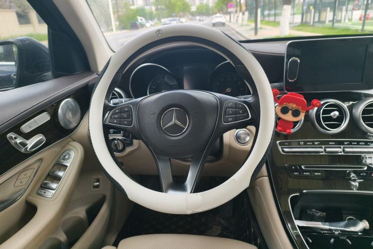 Used Mercedes-Benz GLC 2016 GLC 260 4MATIC Luxury Model Steering Wheel