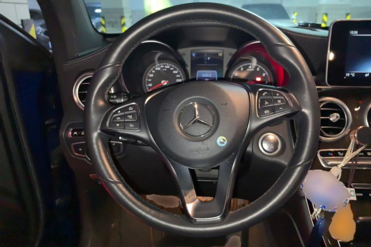 Used Mercedes-Benz GLC 2016 GLC 260 4MATIC Luxury Model Steering Wheel