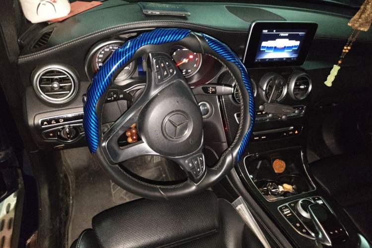 Used Mercedes-Benz GLC 2016 GLC 260 4MATIC Luxury Model Steering Wheel