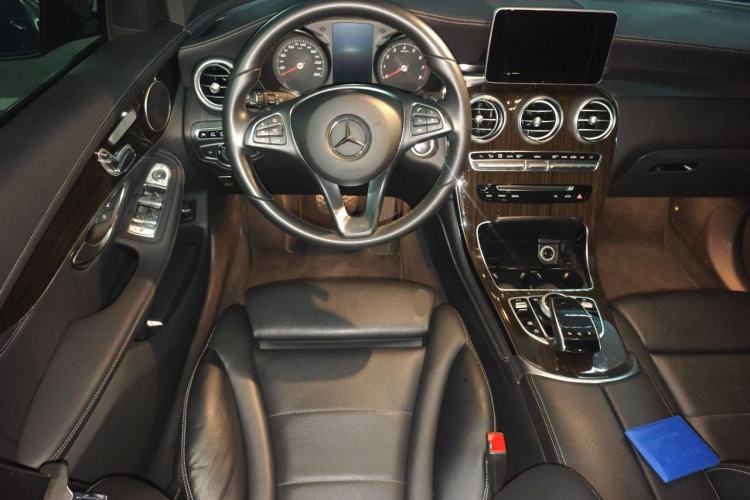 Used Mercedes-Benz GLC 2016 GLC 260 4MATIC Luxury Model Steering Wheel