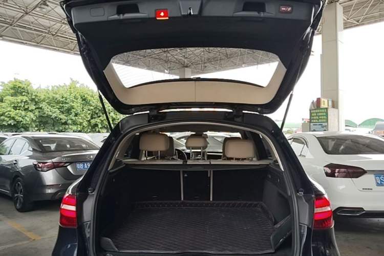 Used Mercedes-Benz GLC 2016 GLC 260 4MATIC Dynamic Edition Trunk