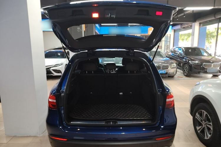 Used Mercedes-Benz GLC 2016 GLC 260 4MATIC Luxury Model Trunk