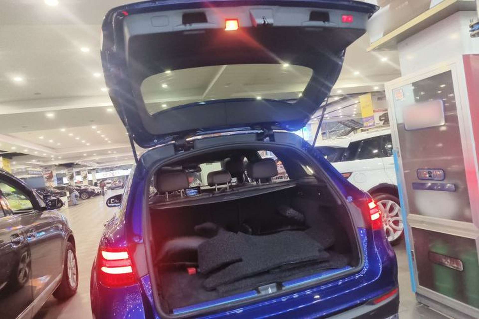 Used Mercedes-Benz GLC 2016 GLC 260 4MATIC Luxury Model Trunk