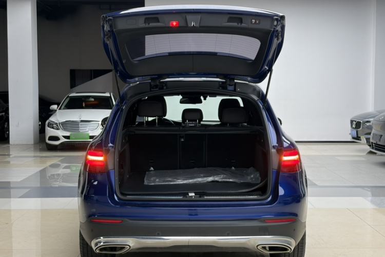 Used Mercedes-Benz GLC 2016 GLC 260 4MATIC Luxury Model Trunk
